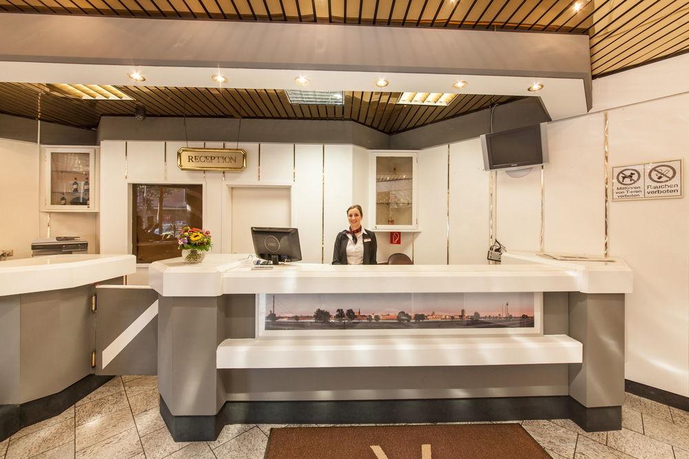 ホテル アン デア オペラ デュッセルドルフ エクステリア 写真